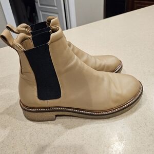 Everlane Chelsea Boots, size 9
